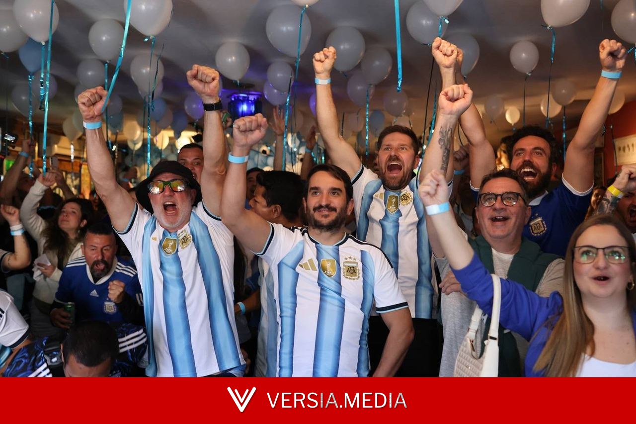 Brasileiros vestem azul e branco na Mooca para torcer por Messi na Copa